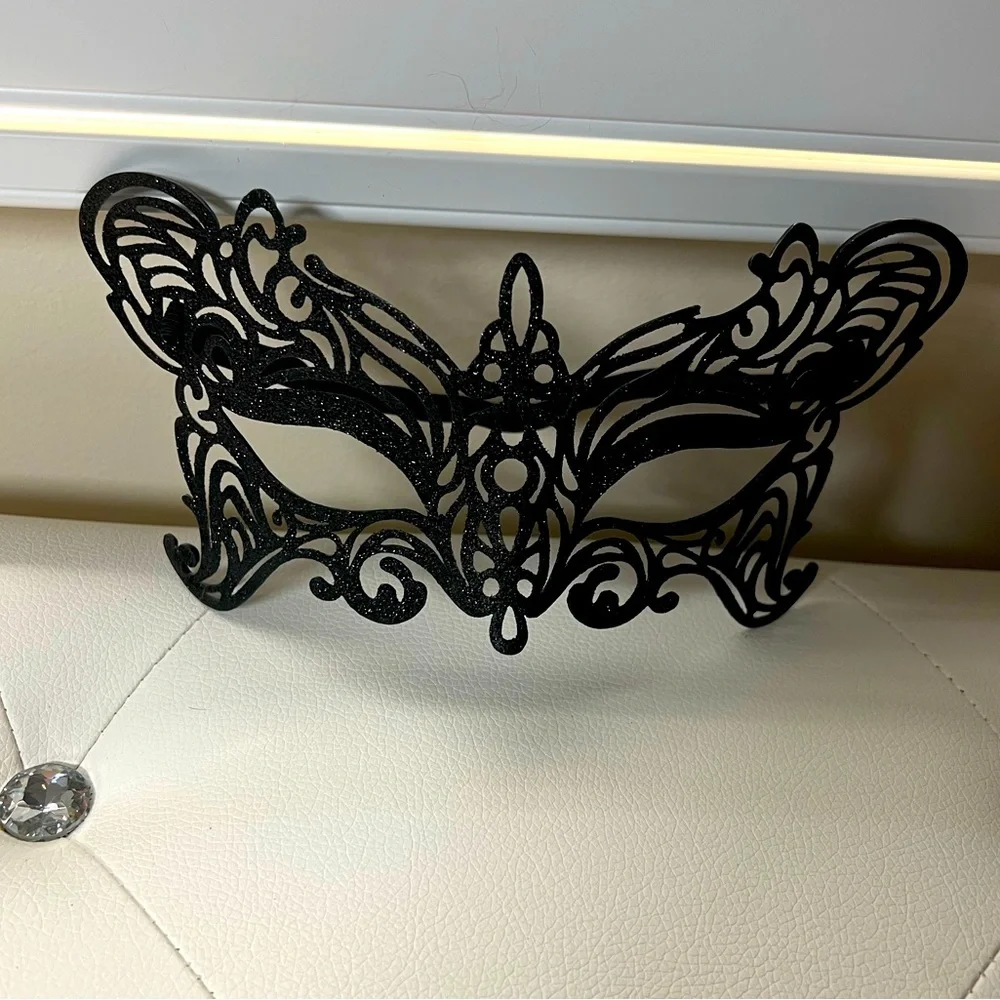 Sexy Glitter Hard Lace Carnival Mask.